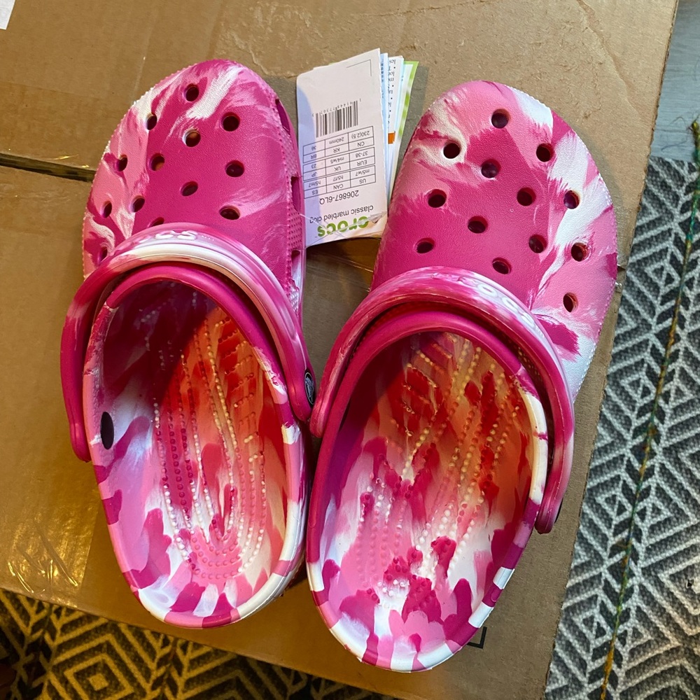 NWT tie dye crocs pink and white